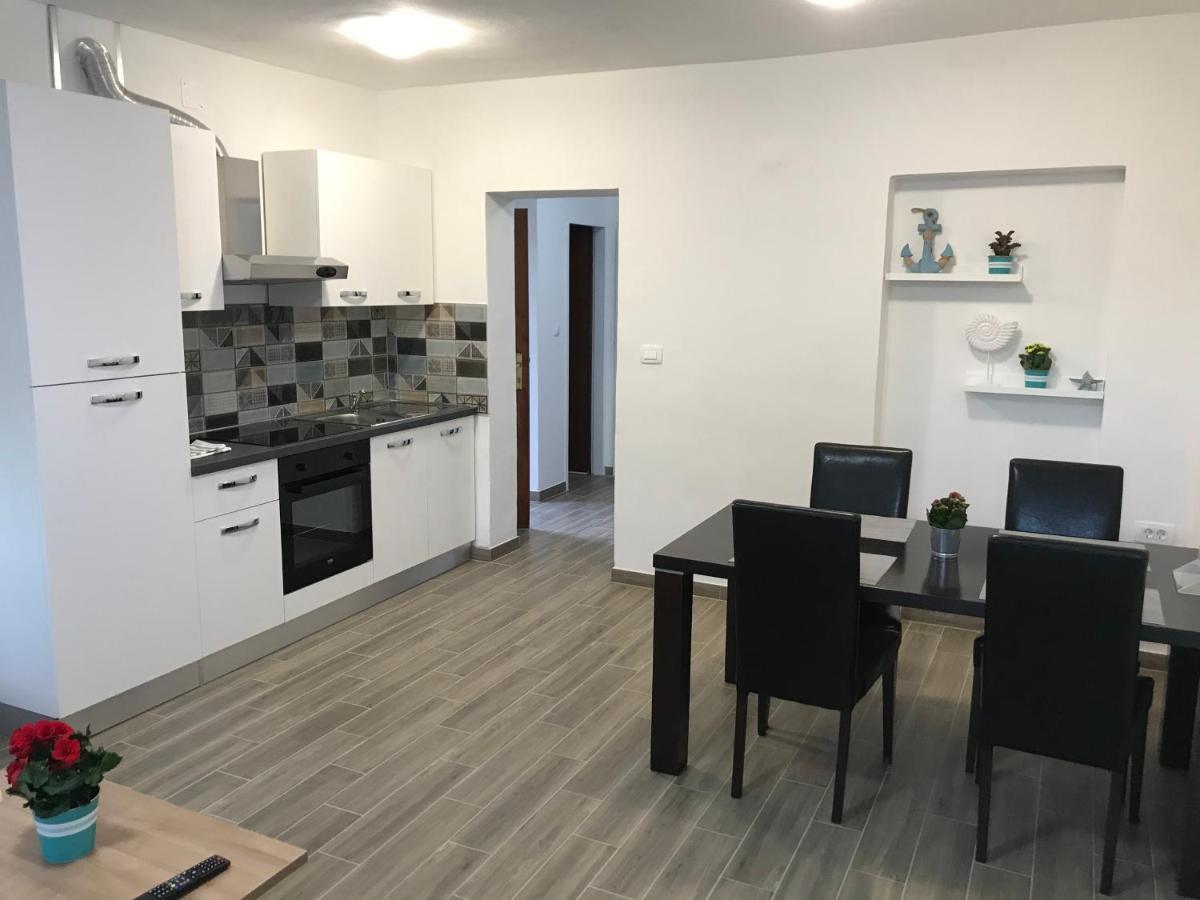 Apartments Lena Baška Екстериор снимка